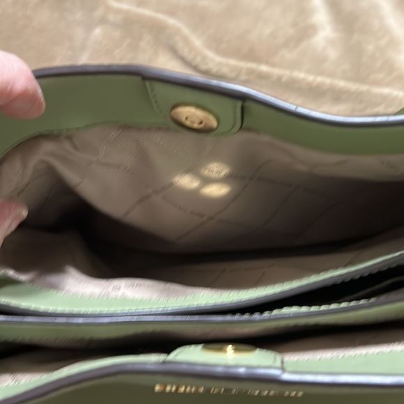 Michael Kors Trisha Large Pebbled Leather Shoulder Bag - Picture 7 of 12